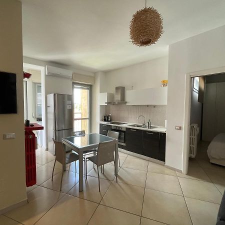 Bilocale In Centro - 10Km Da Malpensa Appartement Gallarate Buitenkant foto