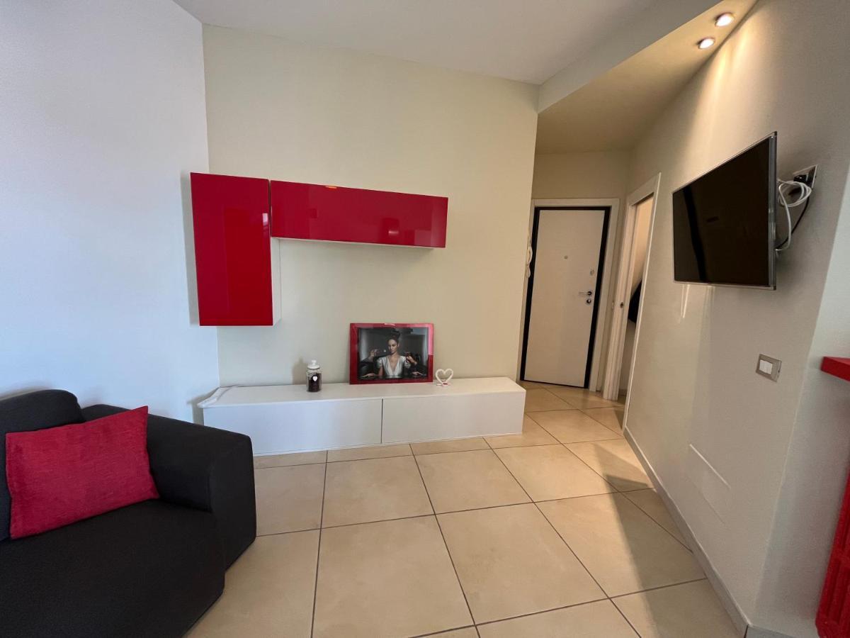 Bilocale In Centro - 10Km Da Malpensa Appartement Gallarate Buitenkant foto